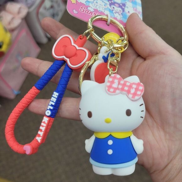 Brand New Sanrio Hello Kitty Classic Keychain - Picture 2 of 8